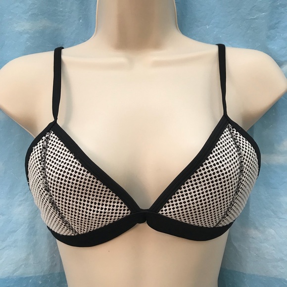 Other - EUC 💙 Black + White Bikini Swim Suit Top